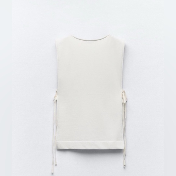 Zara Stylish White and Gold Sleeveless Blouse - Picture 5 of 15
